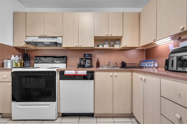 7400 Miami Lakes Dr D205, Miami Lakes, FL 33014