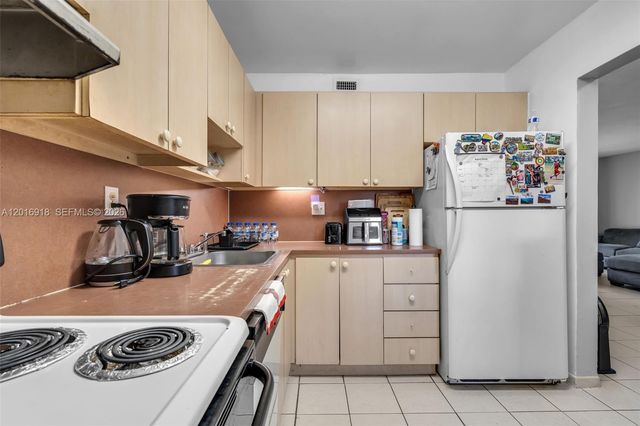 7400 Miami Lakes Dr D205, Miami Lakes, FL 33014