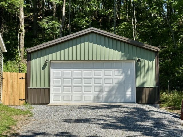 1271 Thompson Hill Rd, Bethpage, TN 37022