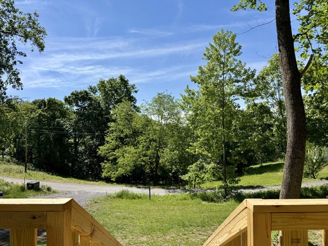1271 Thompson Hill Rd, Bethpage, TN 37022