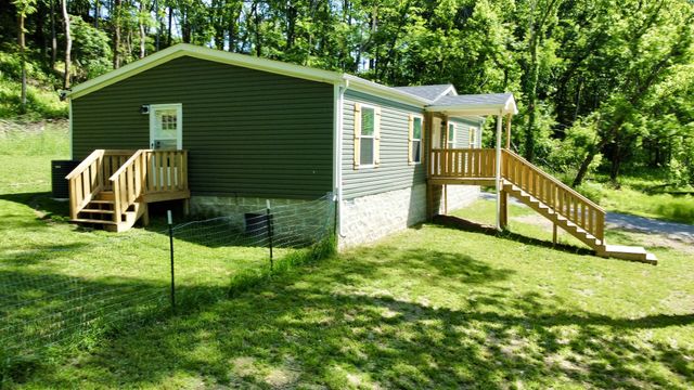 1271 Thompson Hill Rd, Bethpage, TN 37022