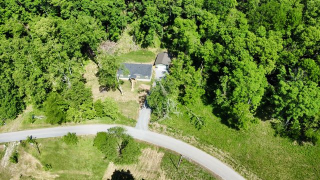 1271 Thompson Hill Rd, Bethpage, TN 37022