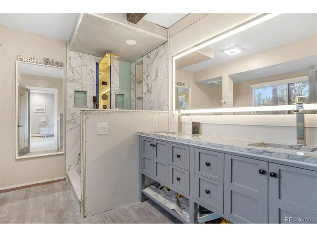 8170 Red Rock Ct, Larkspur, CO 80118