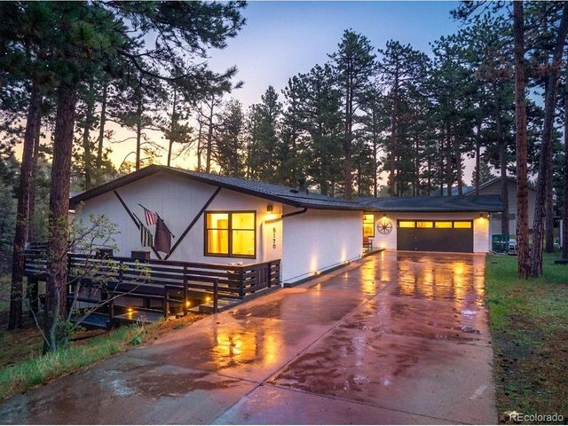 8170 Red Rock Ct, Larkspur, CO 80118