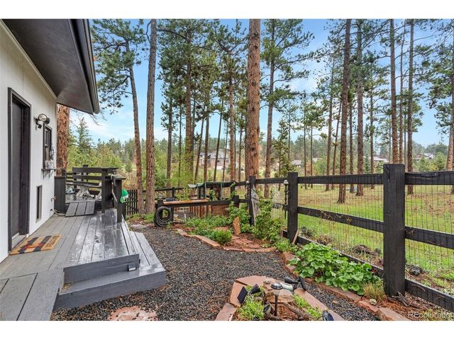 8170 Red Rock Ct, Larkspur, CO 80118