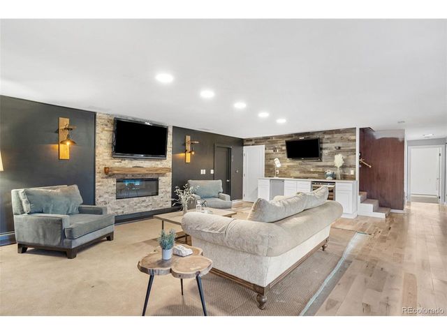 8170 Red Rock Ct, Larkspur, CO 80118