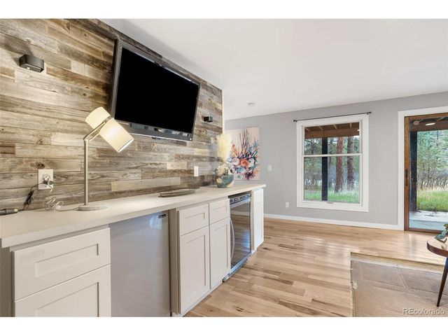8170 Red Rock Ct, Larkspur, CO 80118