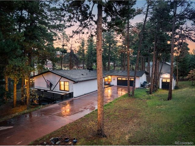 8170 Red Rock Ct, Larkspur, CO 80118