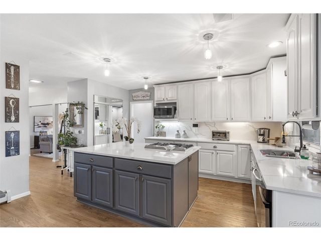 8170 Red Rock Ct, Larkspur, CO 80118