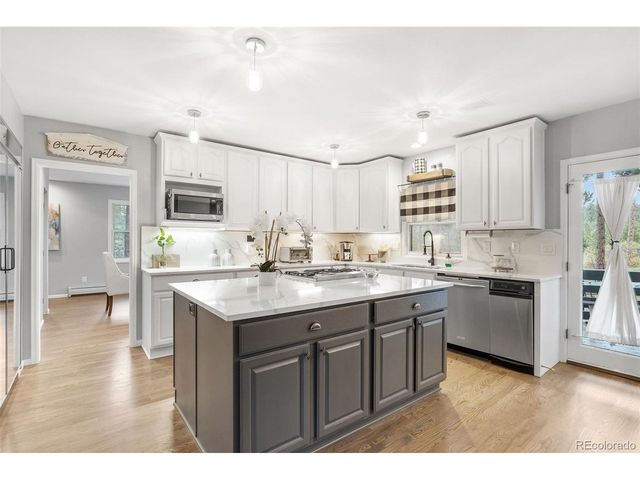 8170 Red Rock Ct, Larkspur, CO 80118