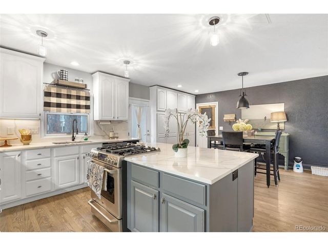 8170 Red Rock Ct, Larkspur, CO 80118