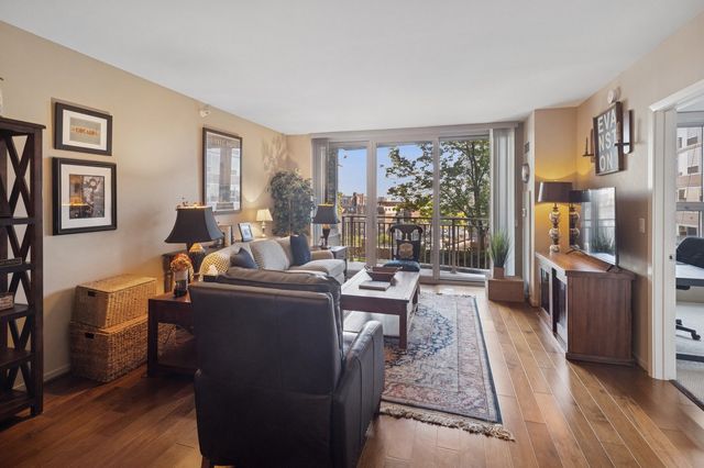 807 Davis Street 810, Evanston, IL 60201