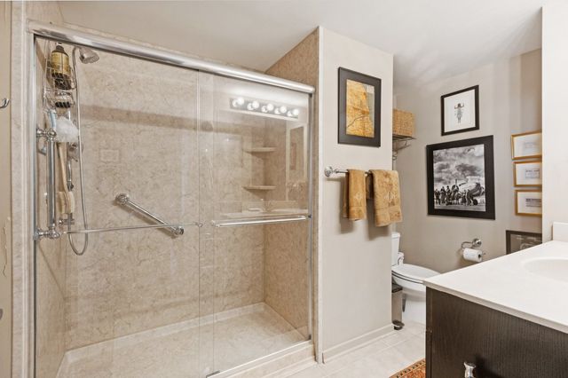 807 Davis Street 810, Evanston, IL 60201