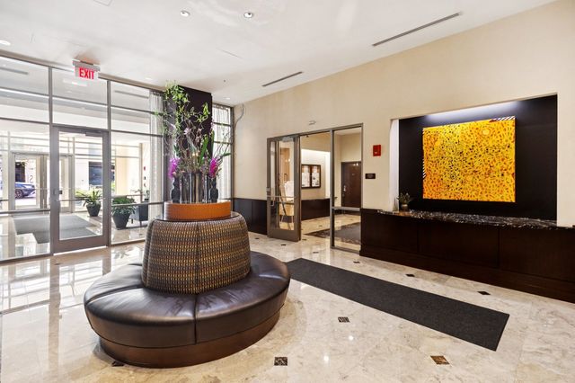 807 Davis Street 810, Evanston, IL 60201