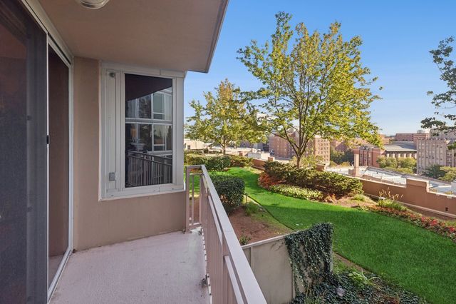 807 Davis Street 810, Evanston, IL 60201