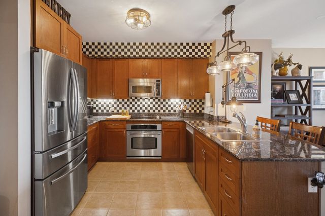 807 Davis Street 810, Evanston, IL 60201