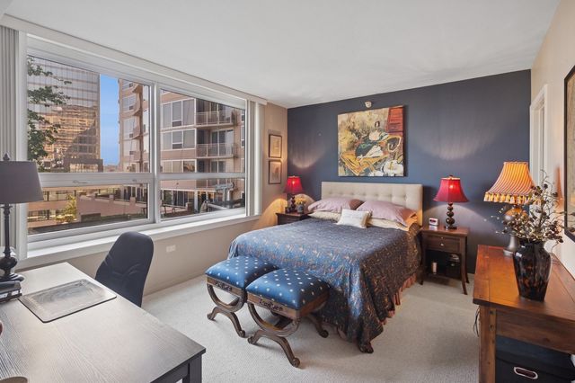 807 Davis Street 810, Evanston, IL 60201