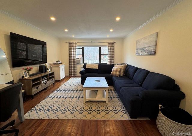 313 Main Street B, Roslyn, NY 11576