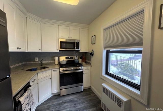 313 Main Street B, Roslyn, NY 11576