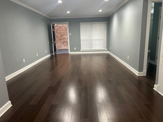 359 N Post Oak Lane 121, Houston, TX 77024