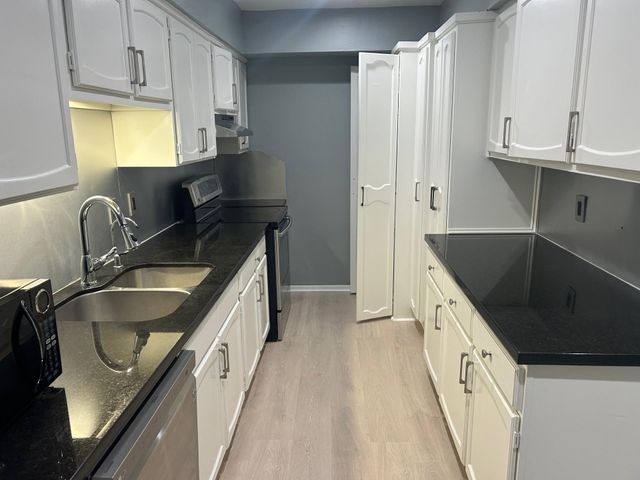 359 N Post Oak Lane 121, Houston, TX 77024