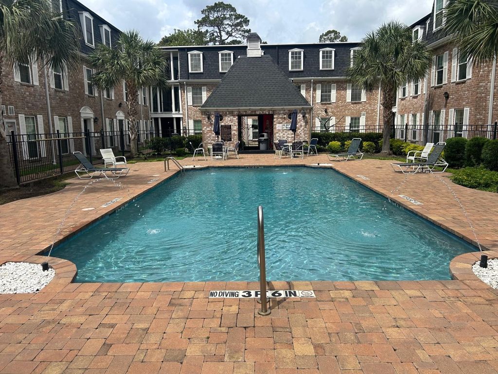 359 N Post Oak Lane 121, Houston, TX 77024