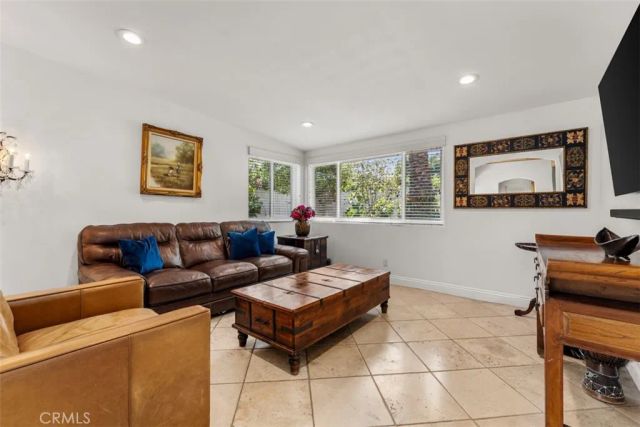 327 Santa Isabel, Newport Beach, CA 92660