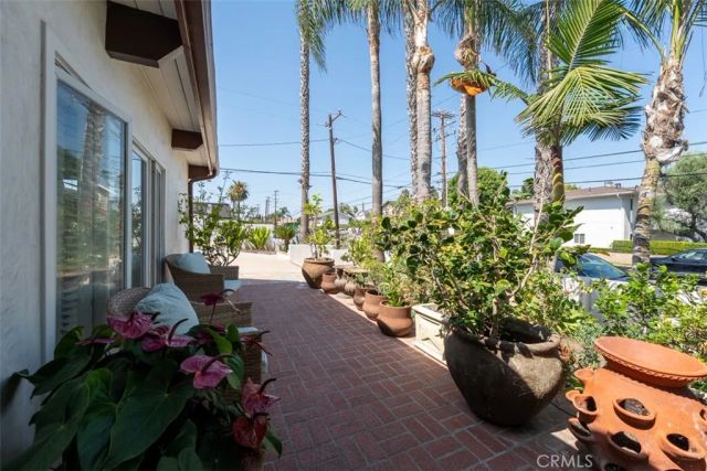 327 Santa Isabel, Newport Beach, CA 92660