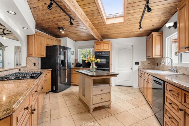 327 Santa Isabel, Newport Beach, CA 92660
