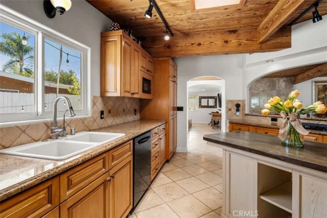 327 Santa Isabel, Newport Beach, CA 92660