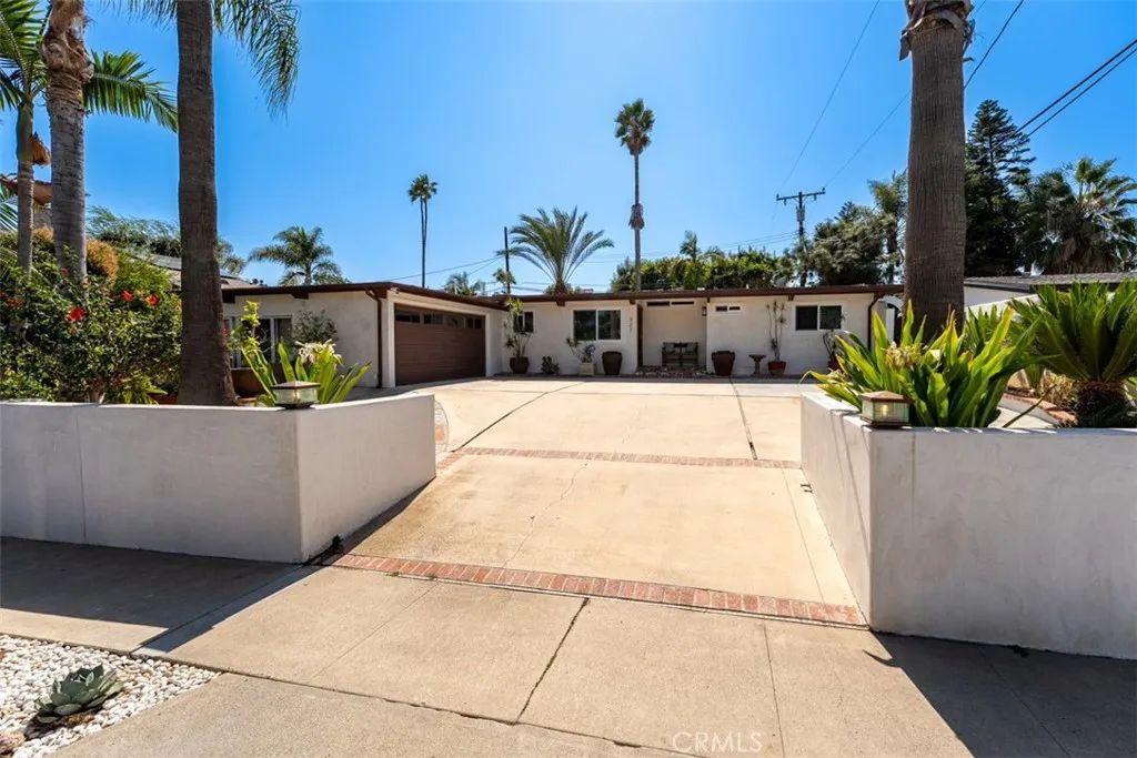 327 Santa Isabel, Newport Beach, CA 92660