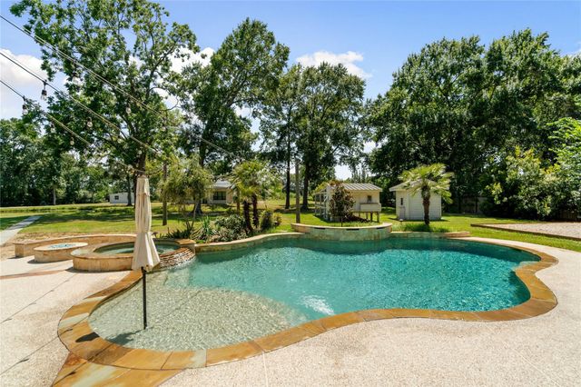 9915 Hufsmith Kuykendahl, Tomball, TX 77375