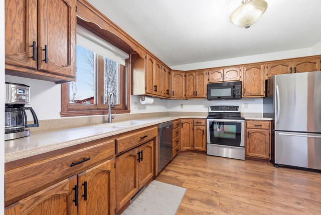 1619 38th Avenue S, Fargo, ND 58104