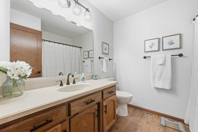 1619 38th Avenue S, Fargo, ND 58104