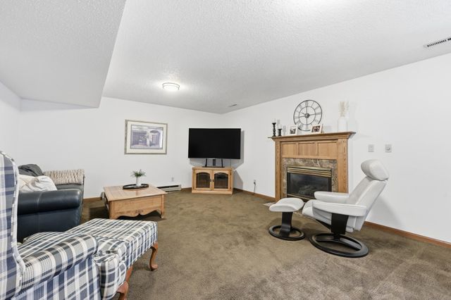 1619 38th Avenue S, Fargo, ND 58104