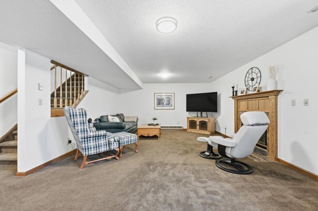 1619 38th Avenue S, Fargo, ND 58104