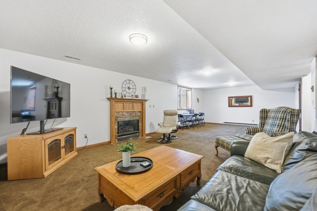 1619 38th Avenue S, Fargo, ND 58104