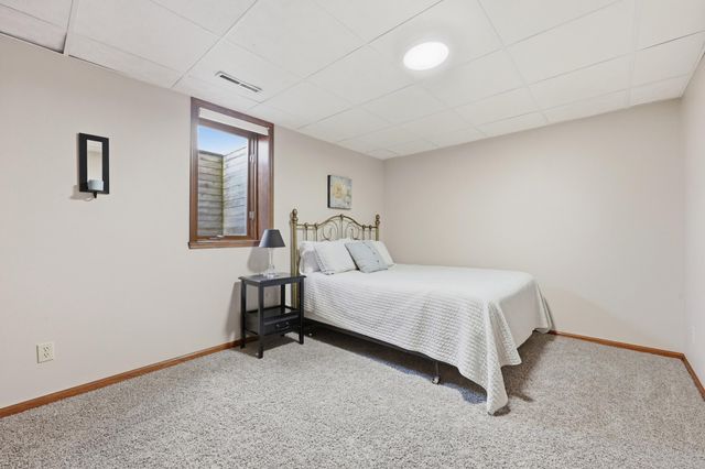 1619 38th Avenue S, Fargo, ND 58104