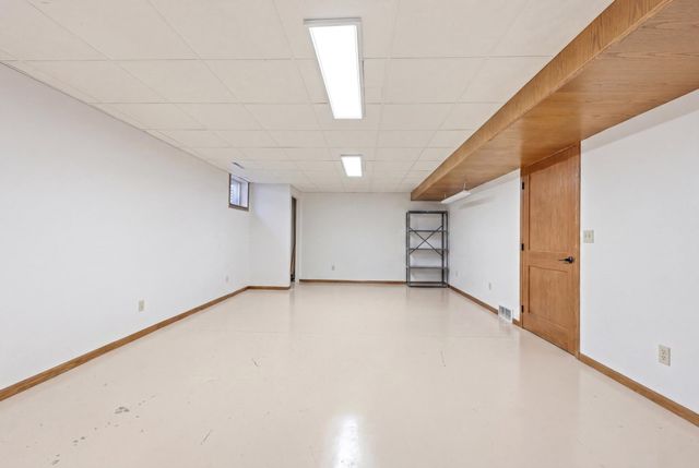 1619 38th Avenue S, Fargo, ND 58104