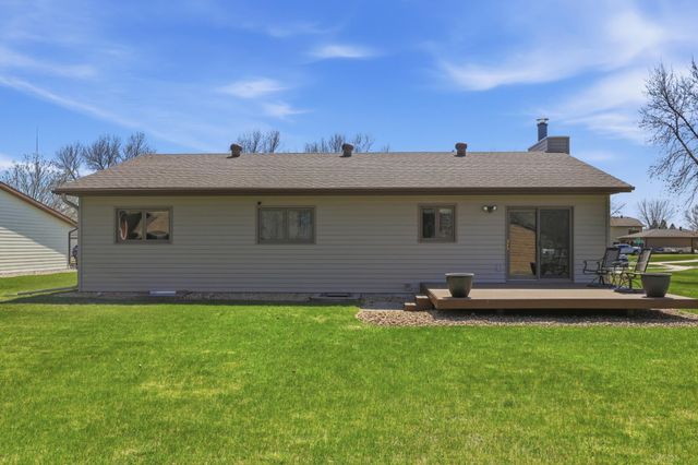1619 38th Avenue S, Fargo, ND 58104
