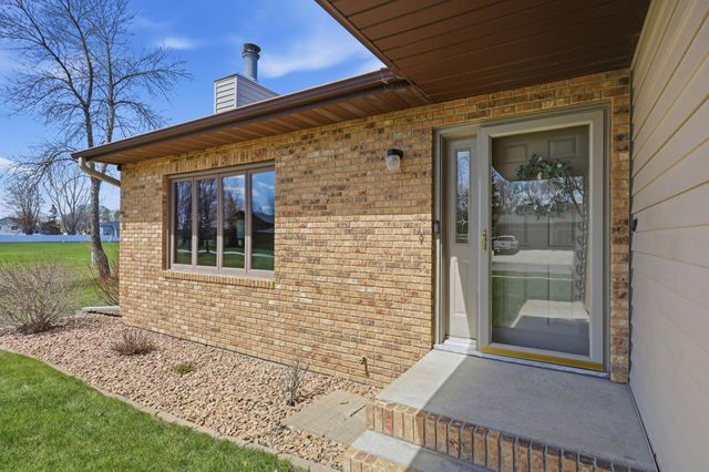 1619 38th Avenue S, Fargo, ND 58104