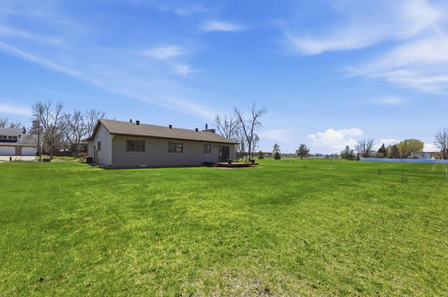 1619 38th Avenue S, Fargo, ND 58104