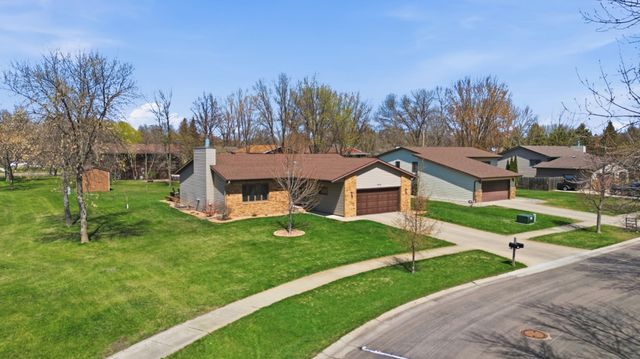 1619 38th Avenue S, Fargo, ND 58104