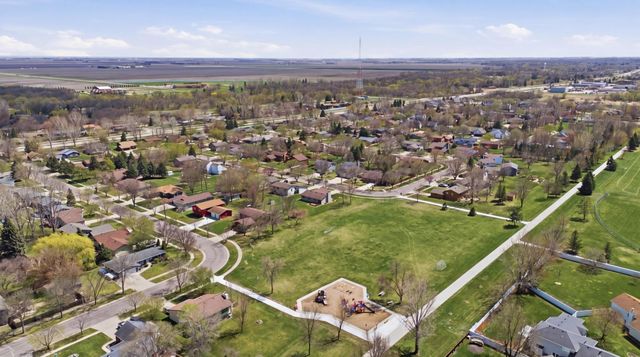 1619 38th Avenue S, Fargo, ND 58104