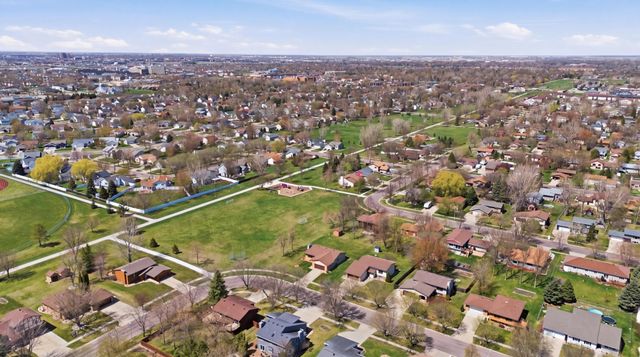 1619 38th Avenue S, Fargo, ND 58104