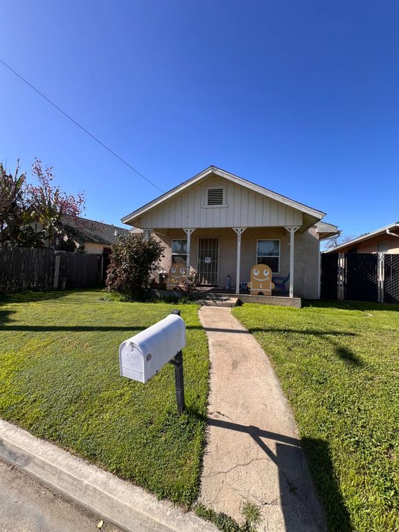 Image 3 of property listing at 995 S Hope Avenue, Reedley, CA 93654