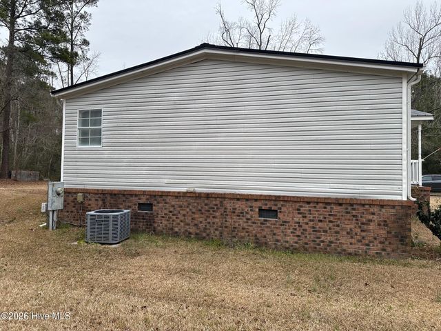 6265 Sam Potts Highway, Hallsboro, NC 28442