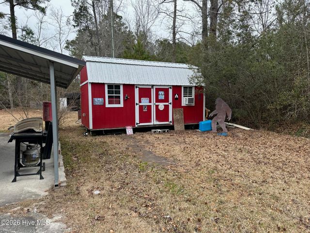 6265 Sam Potts Highway, Hallsboro, NC 28442