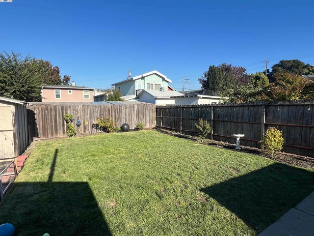 3720 Lyon Ave, Oakland, CA 94601