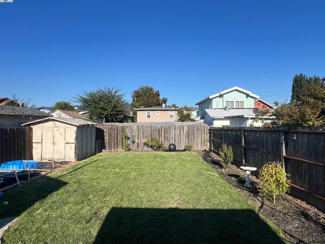 3720 Lyon Ave, Oakland, CA 94601